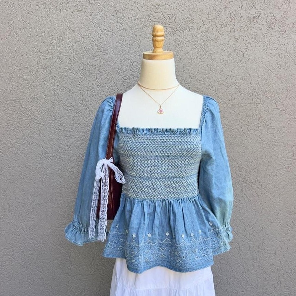 American Eagle Blue Denim Smocked Blouse Size Medium‎ Boho
